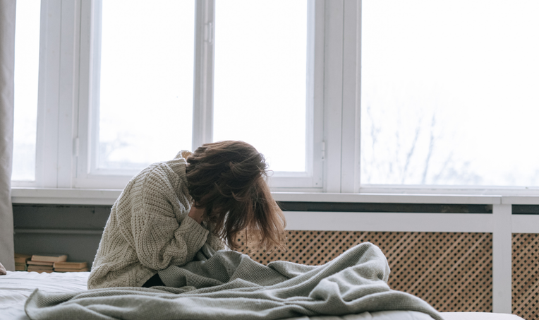 Your Bed Is Still in Winter Mode (And It’s Ruining Your Sleep)