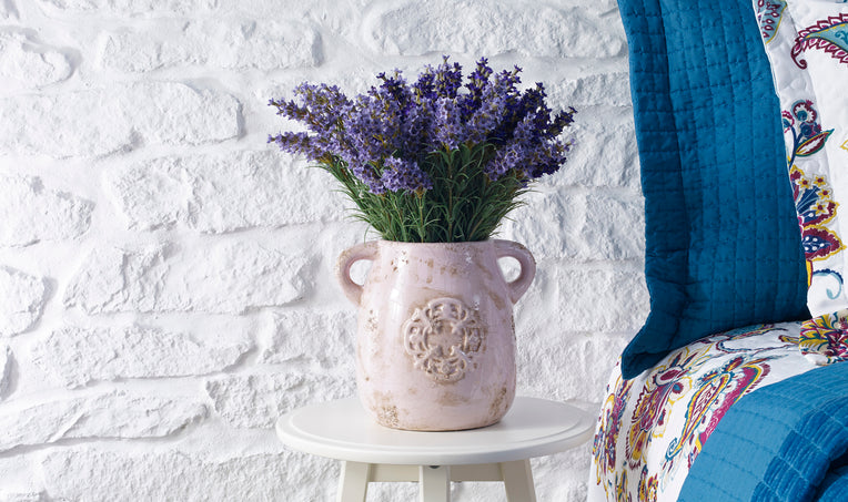 5 Essential Oils That Will Help You Sleep