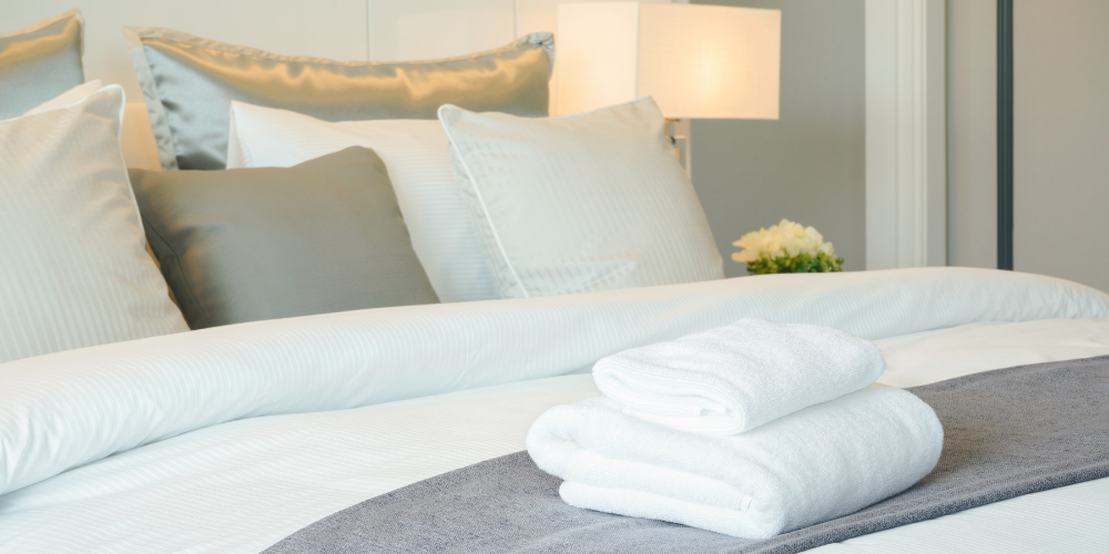 5 Simple Tricks for Upgrading Your Guestroom for the Holidays