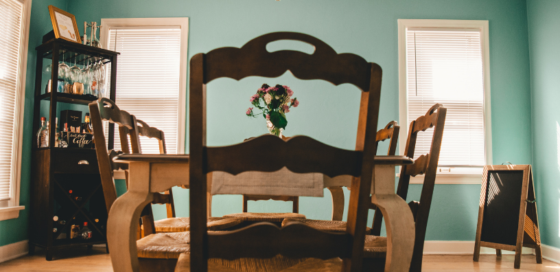 A very tidy room with teal colored walls.
