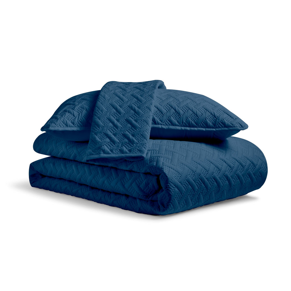 A closer look at a stack of Cosy House Collection’s Luxury Quilt set.